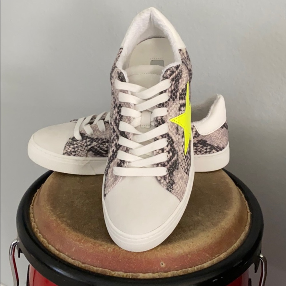 NWOT Steve Madden Reeves Sneakers sz 9